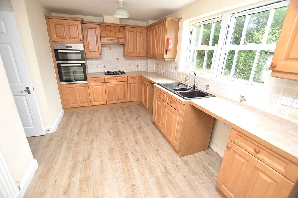 Property photo 2 of 14 Kitchen