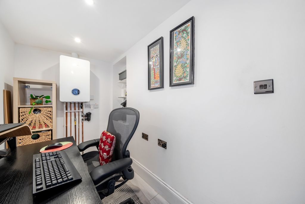 Property photo 3 of 10 1410734-12-698ce2...