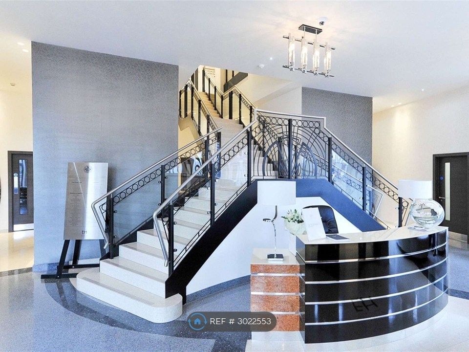 Property photo 2 of 12 Entrance With Concierge