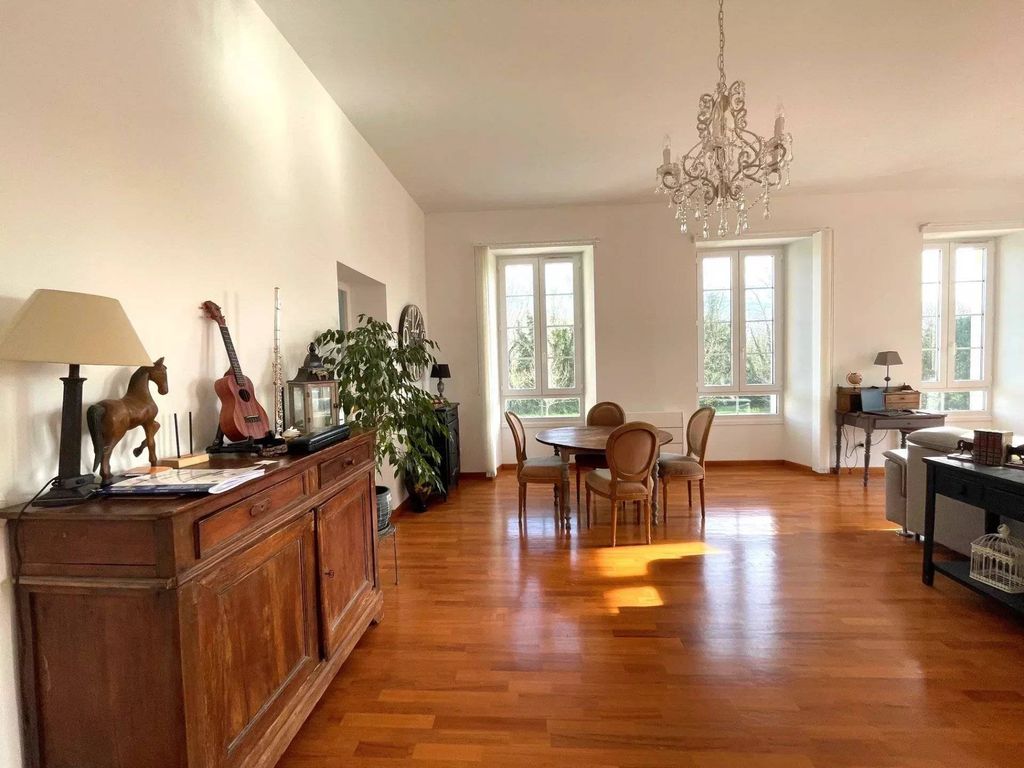 Property photo 3 of 11