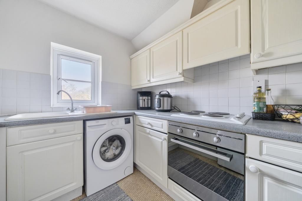 Property photo 3 of 26 Kitchen