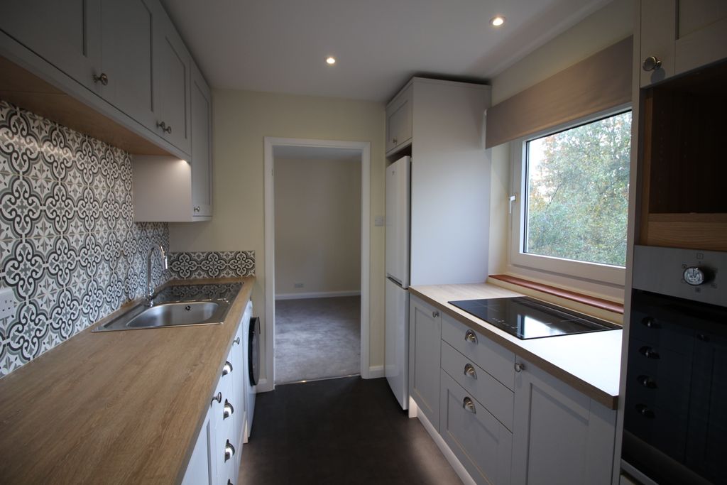 Property photo 2 of 7 18 Cholesbury Kitche
