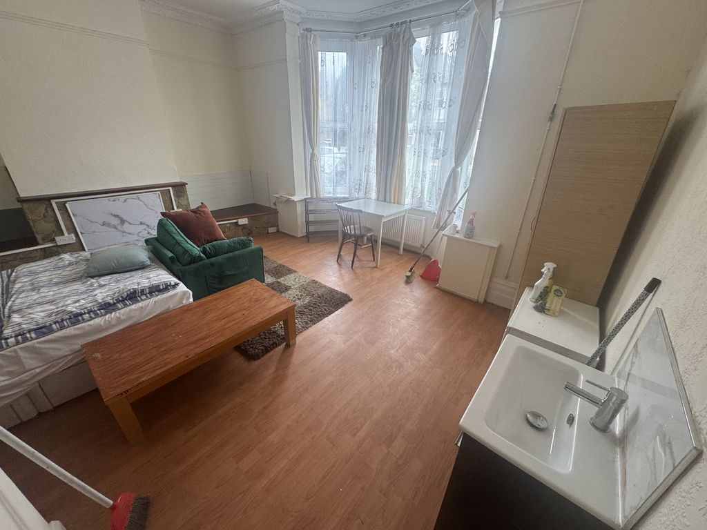 Property photo 1 of 3