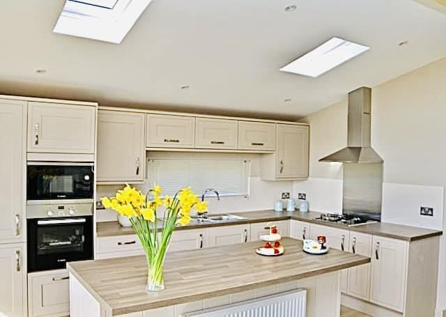 Property photo 3 of 41 High Quality Fitted Kitchen