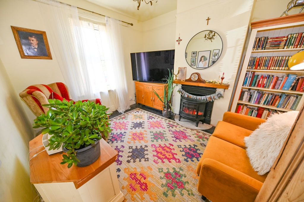 Property photo 2 of 16 Photo 4