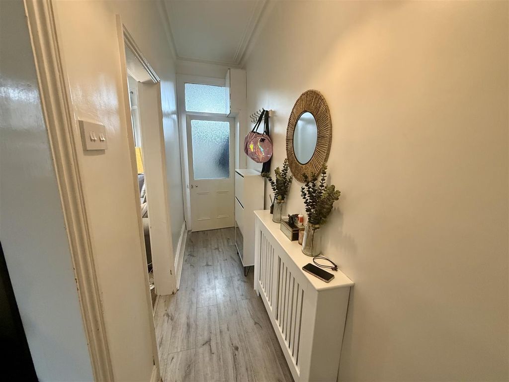 Property photo 3 of 10 Hallway