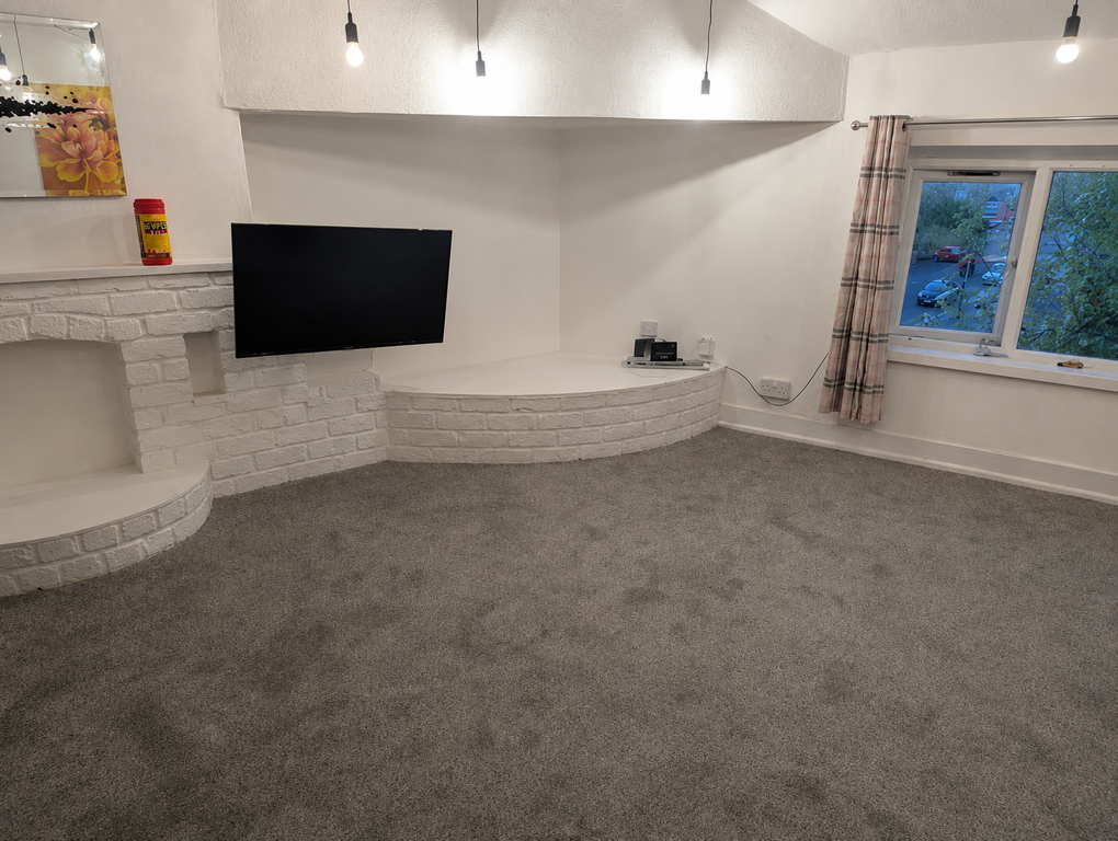 Property photo 1 of 6 Living Room