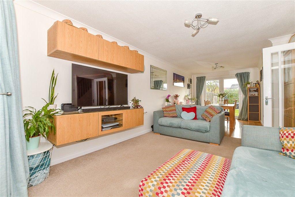 Property photo 3 of 15 Lounge