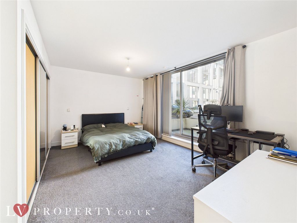 Property photo 3 of 19 Picture No. 05