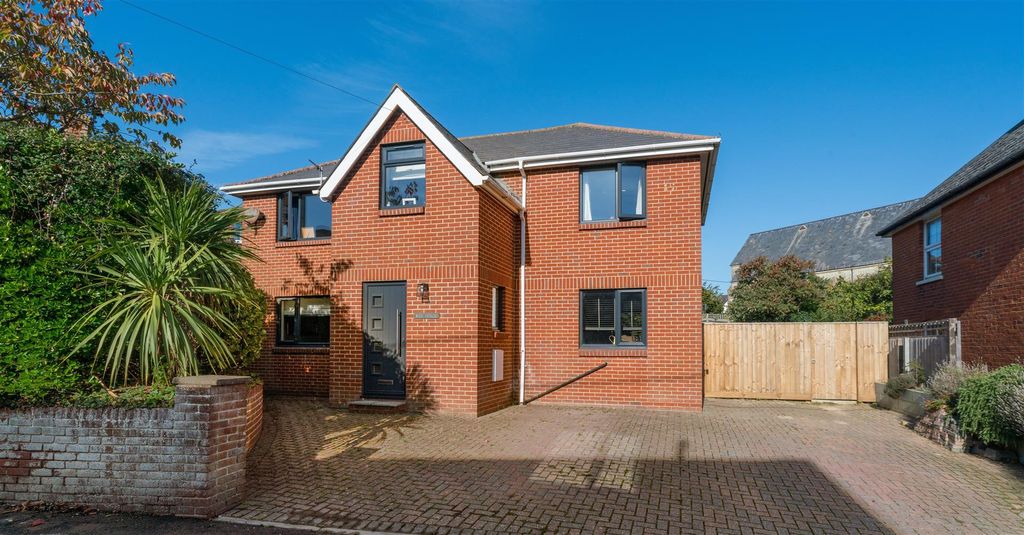 Property photo 1 of 25 Front