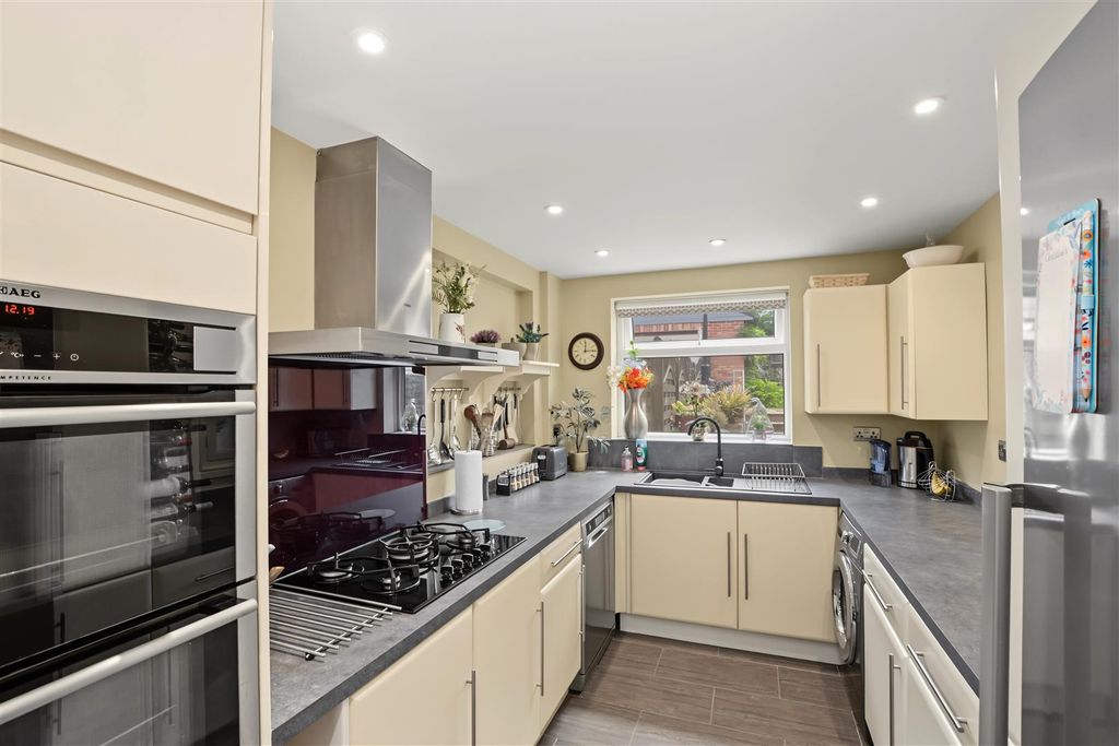 Property photo 2 of 16 Kitchen_4.Jpeg