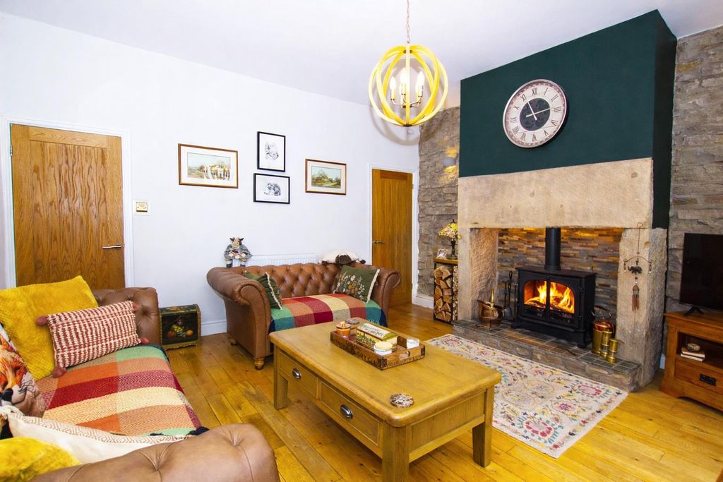 Property photo 2 of 20