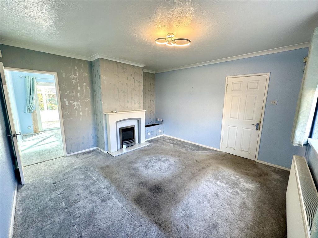 Property photo 2 of 16 Lounge