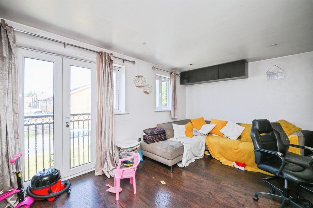 Property photo 2 of 12