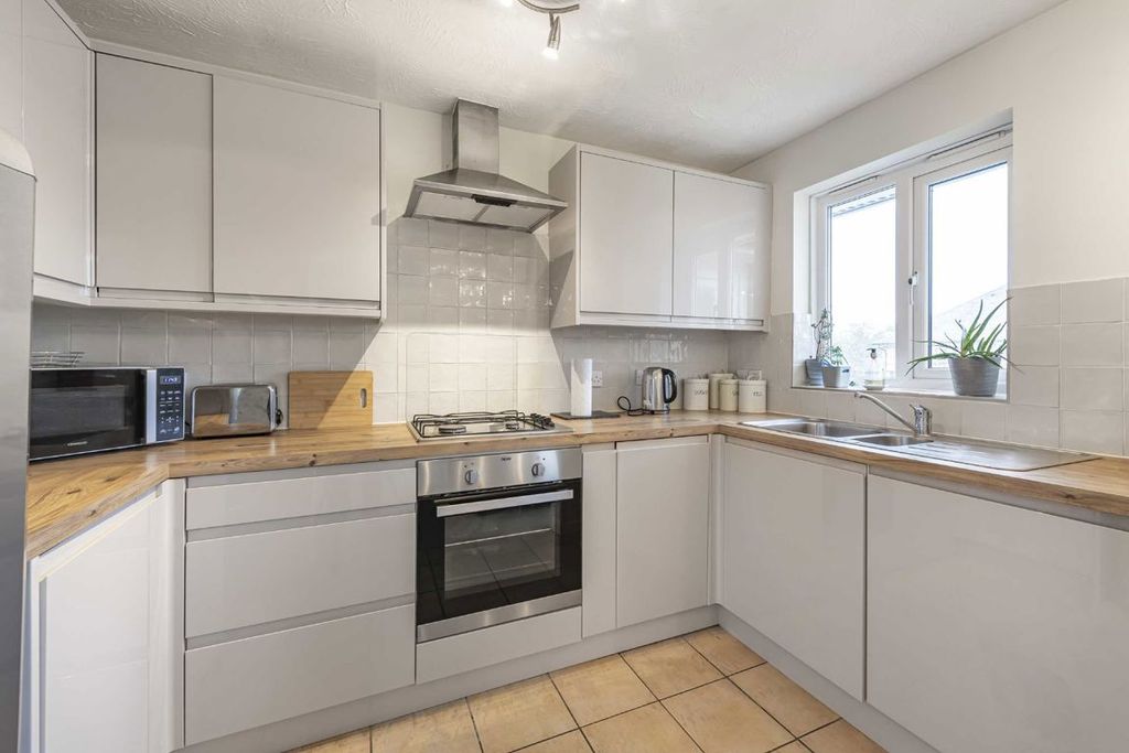 Property photo 3 of 6