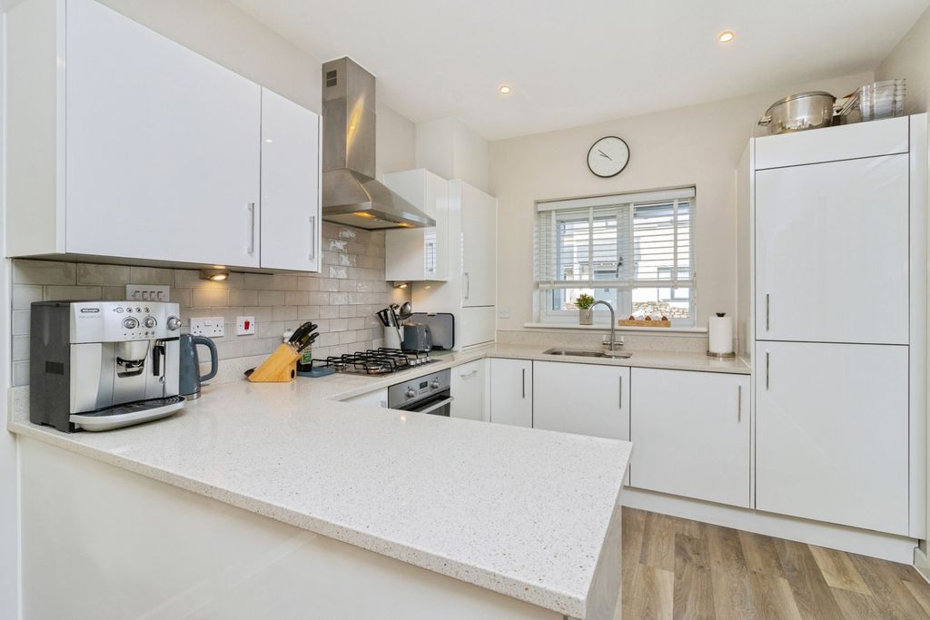 Property photo 2 of 17 Photo