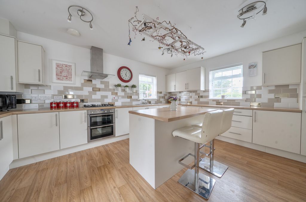 Property photo 2 of 25 1472913-12-6A230B...