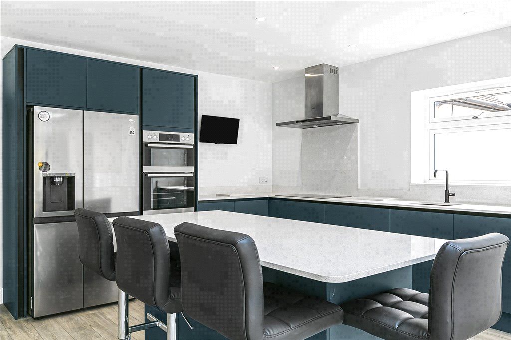 Property photo 3 of 25 Kitchen