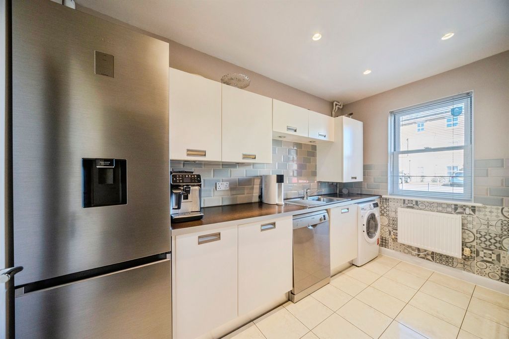 Property photo 2 of 26