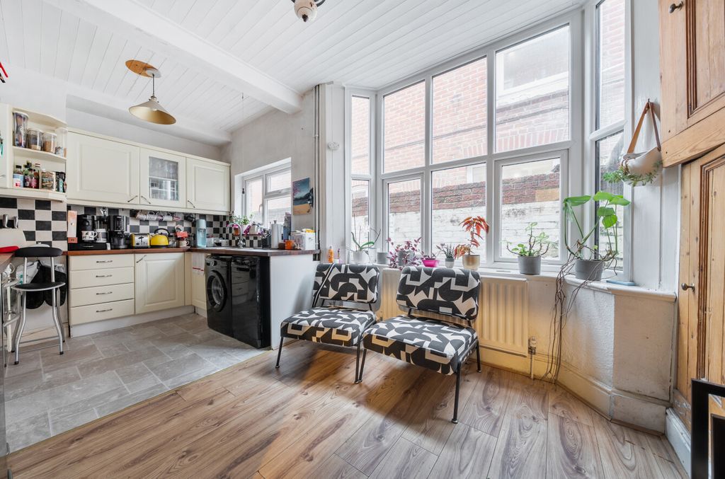 Property photo 3 of 12 1388383-21-693834...