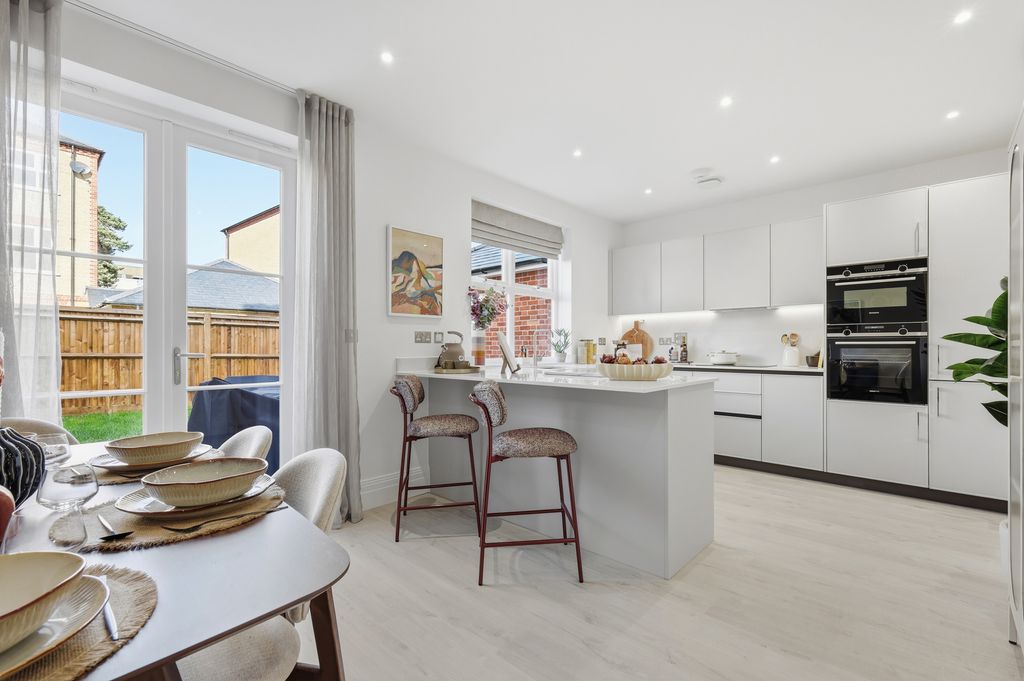 Property photo 2 of 32