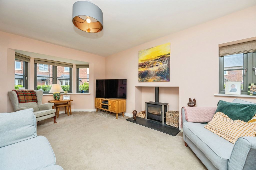 Property photo 2 of 23 Dual Aspect Living