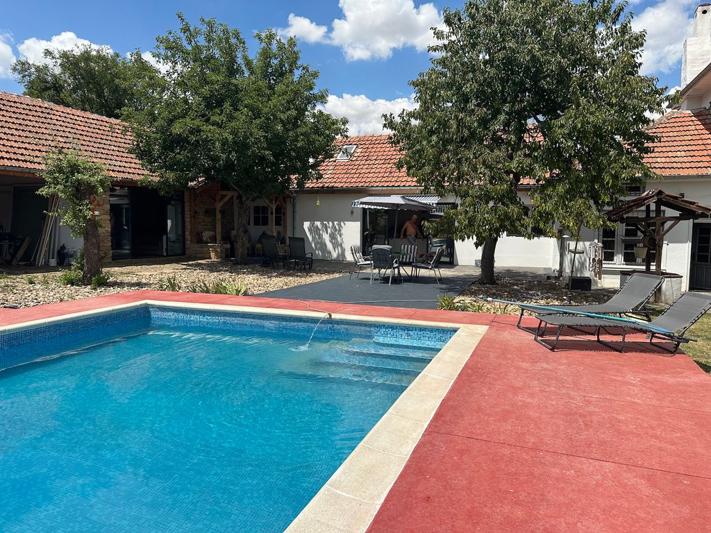 Property photo 3 of 60