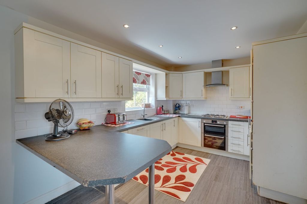 Property photo 3 of 26