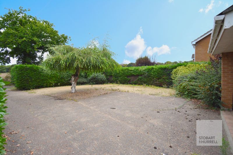 Property photo 2 of 21 Front Outlook