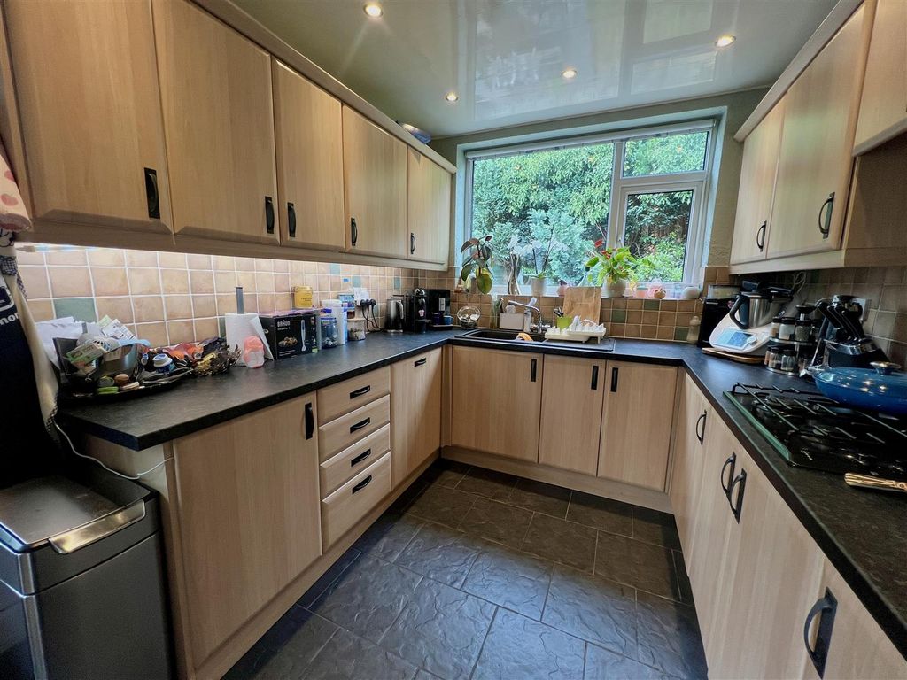 Property photo 3 of 25 Kitchen
