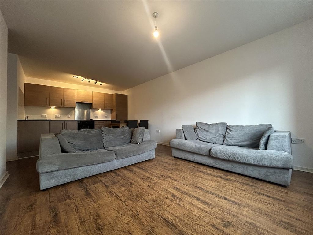 Property photo 2 of 12 Livingroom (2).Jpeg