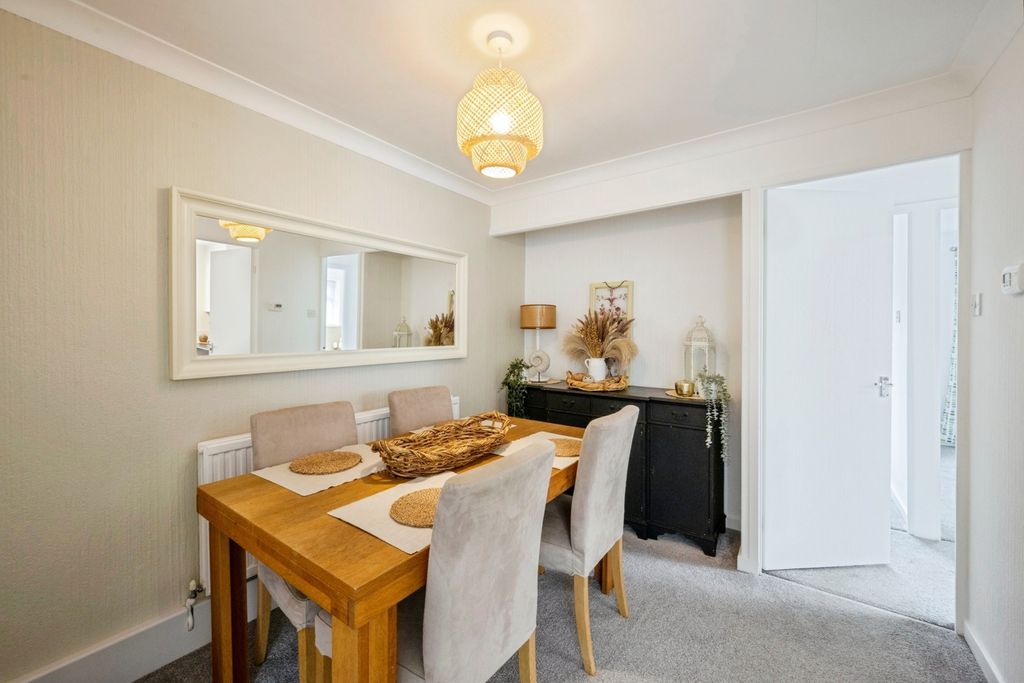 Property photo 3 of 12 Dining Area