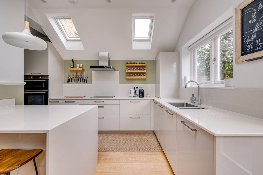 Property photo 3 of 27