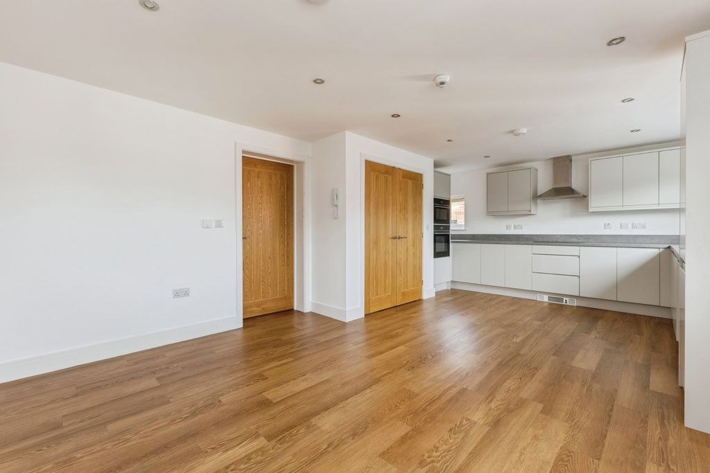 Property photo 3 of 18 Pbox-Img.Jpg