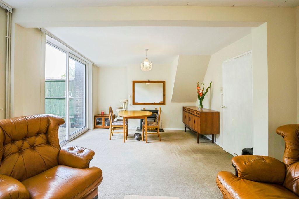 Property photo 1 of 19 Lounge/Dining Room