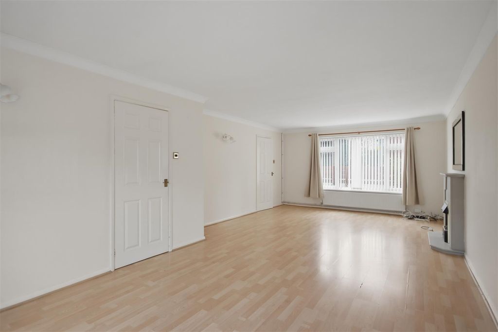 Property photo 2 of 12 Lounge/Diner