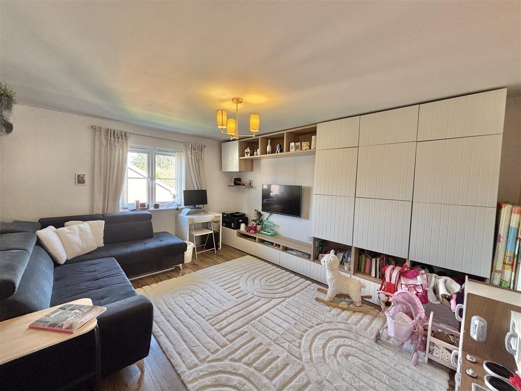 Property photo 2 of 14 Lounge