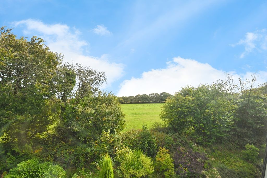 Property photo 2 of 17 Photo