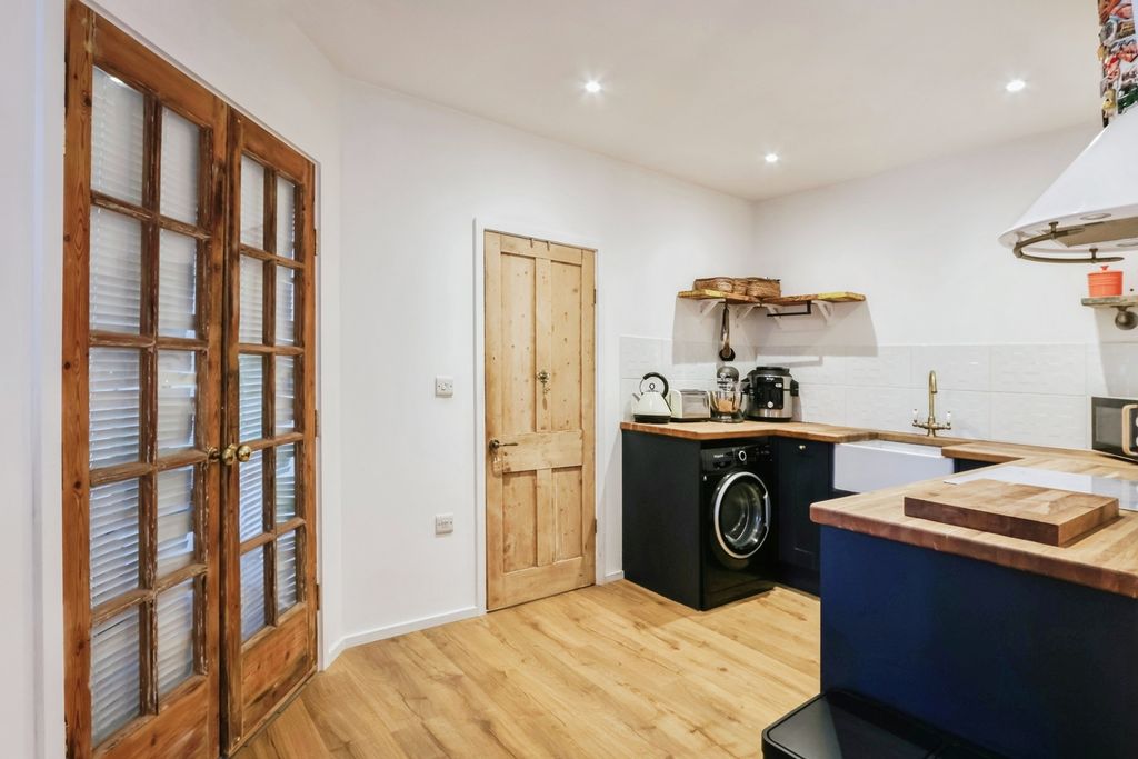 Property photo 3 of 16 Pbox-Img.Jpg