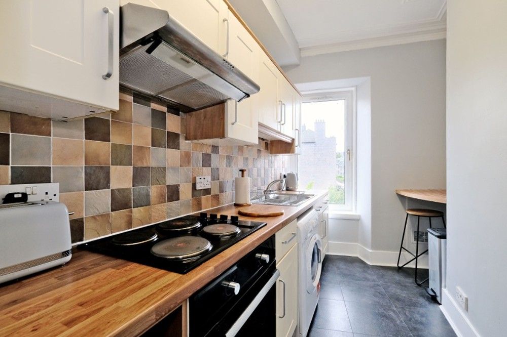 Property photo 2 of 8 Kitchen