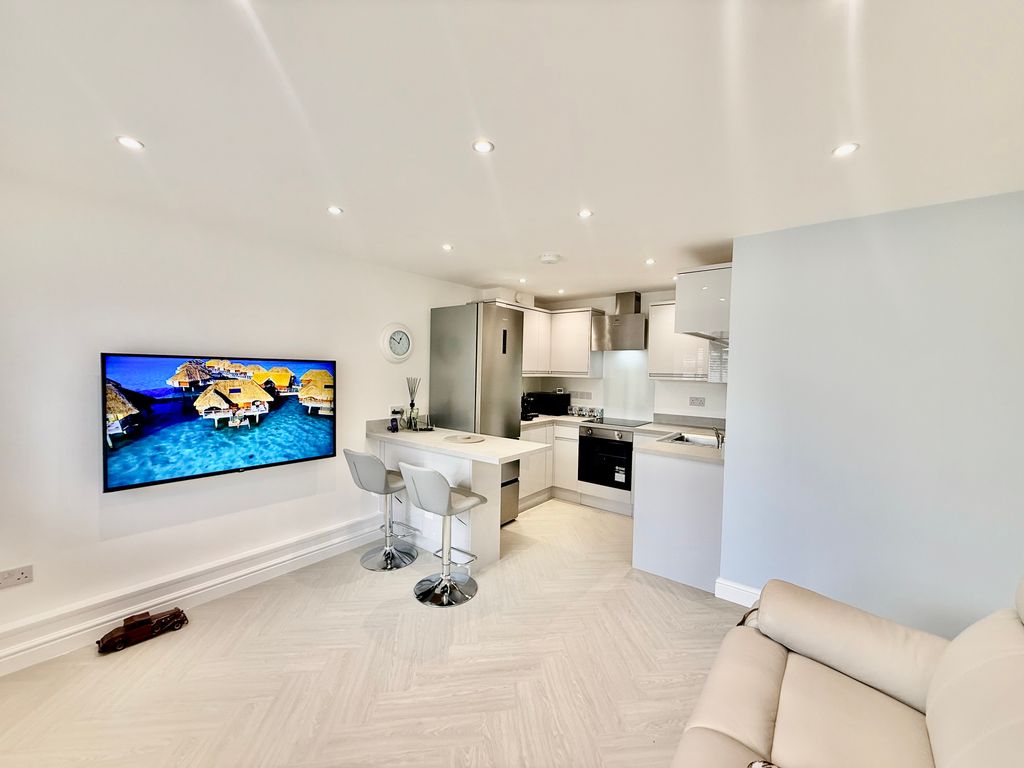 Property photo 2 of 14 Image