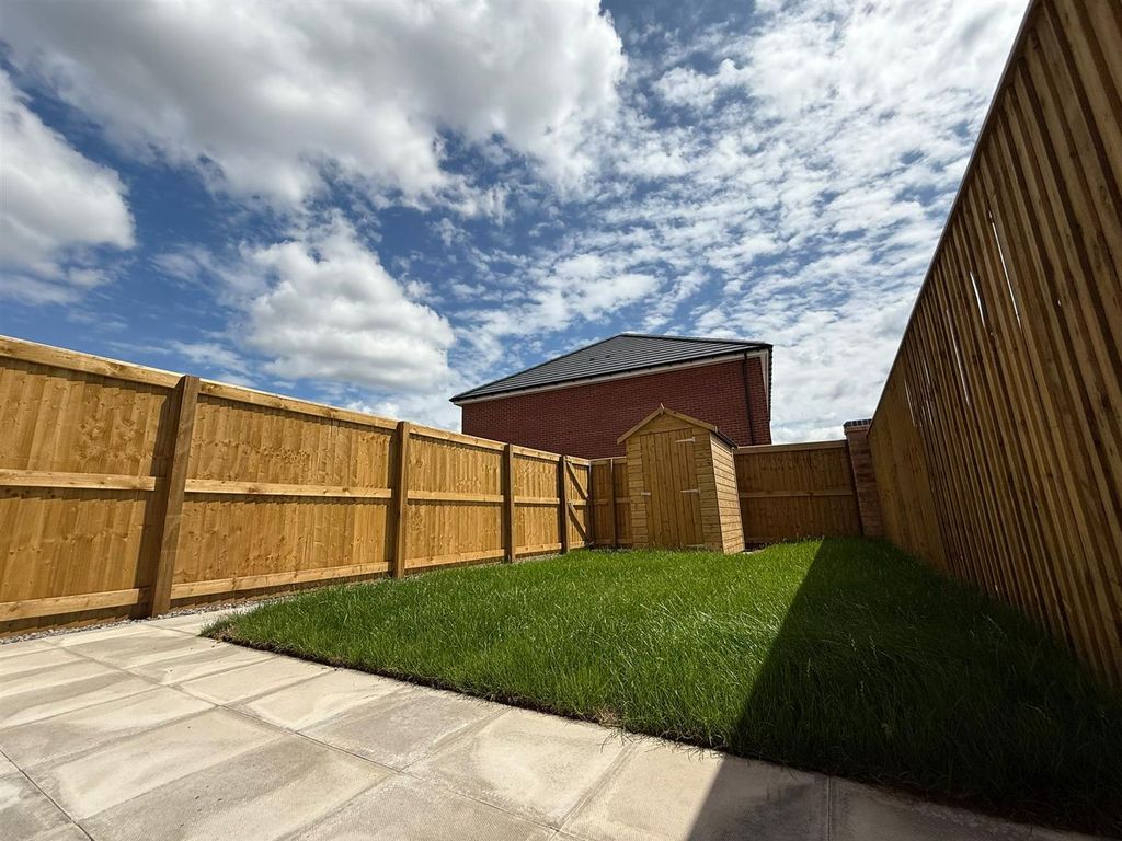 Property photo 2 of 12 29d78254-5c73-407E-A260-55c504B3210c.Jpg