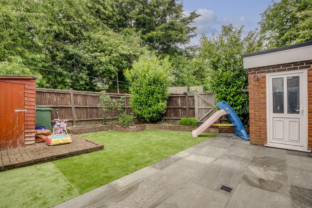Property photo 3 of 11 Garden
