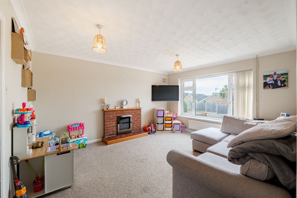 Property photo 2 of 13 4934383