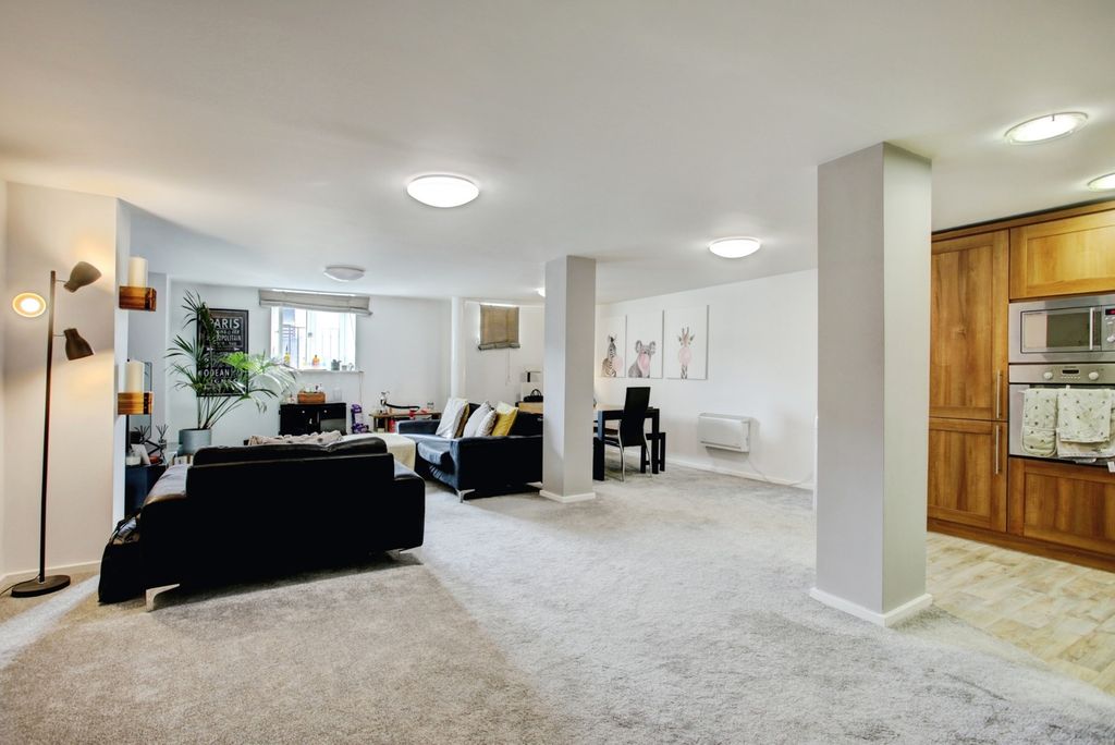 Property photo 2 of 12 Photo