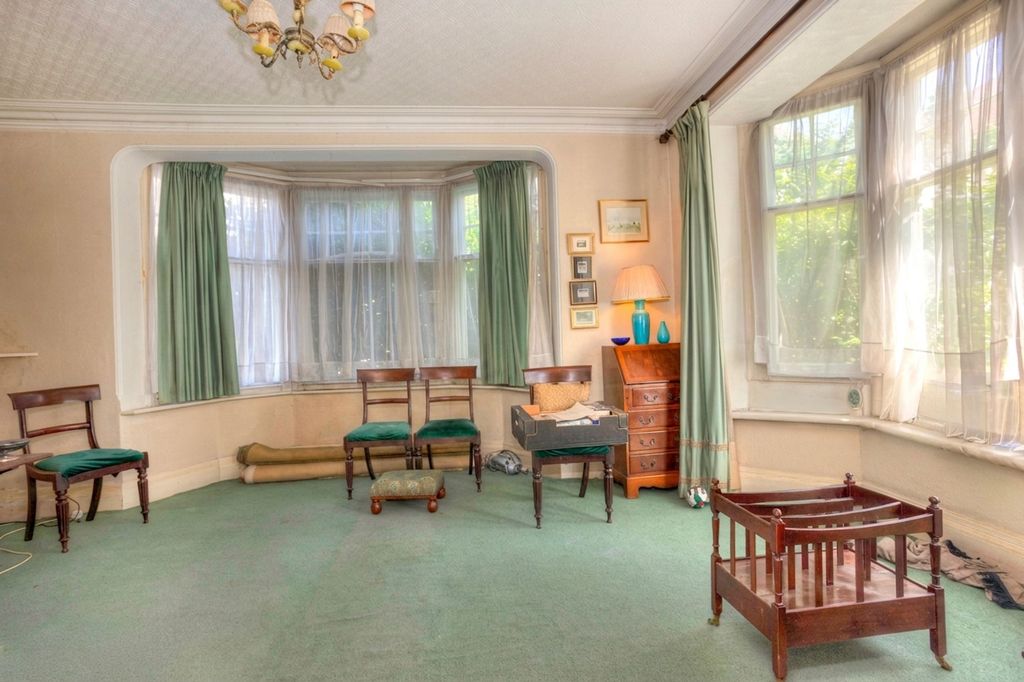 Property photo 3 of 12