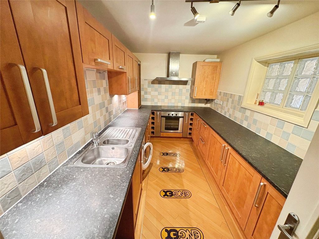 Property photo 2 of 9 Kitchen