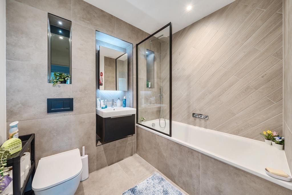 Property photo 2 of 14 Bathroom