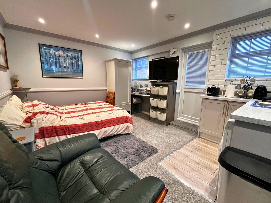 Property photo 2 of 4