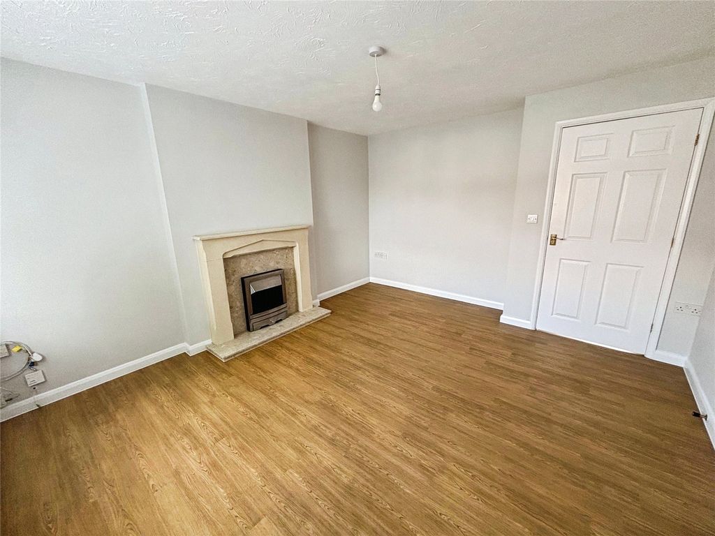 Property photo 2 of 11 Living Room